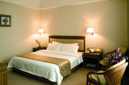Deluxe_King_Size_bed_Room
